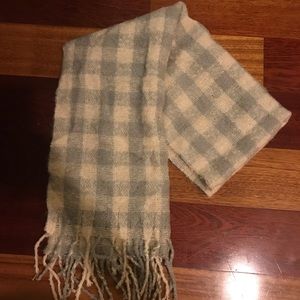 Checkered wool scarf